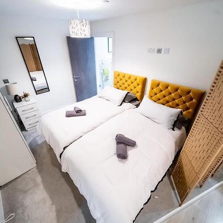 Bv Spacious 1-Bedroom Apartment Close To Town Center - Sleeps 6 Bradford  Bagian luar foto