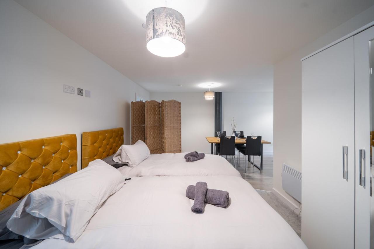 Bv Spacious 1-Bedroom Apartment Close To Town Center - Sleeps 6 Bradford  Bagian luar foto