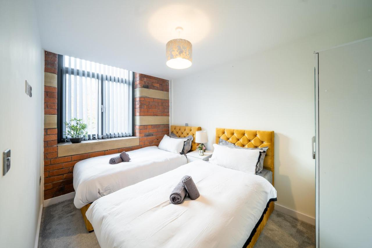 Bv Spacious 1-Bedroom Apartment Close To Town Center - Sleeps 6 Bradford  Bagian luar foto