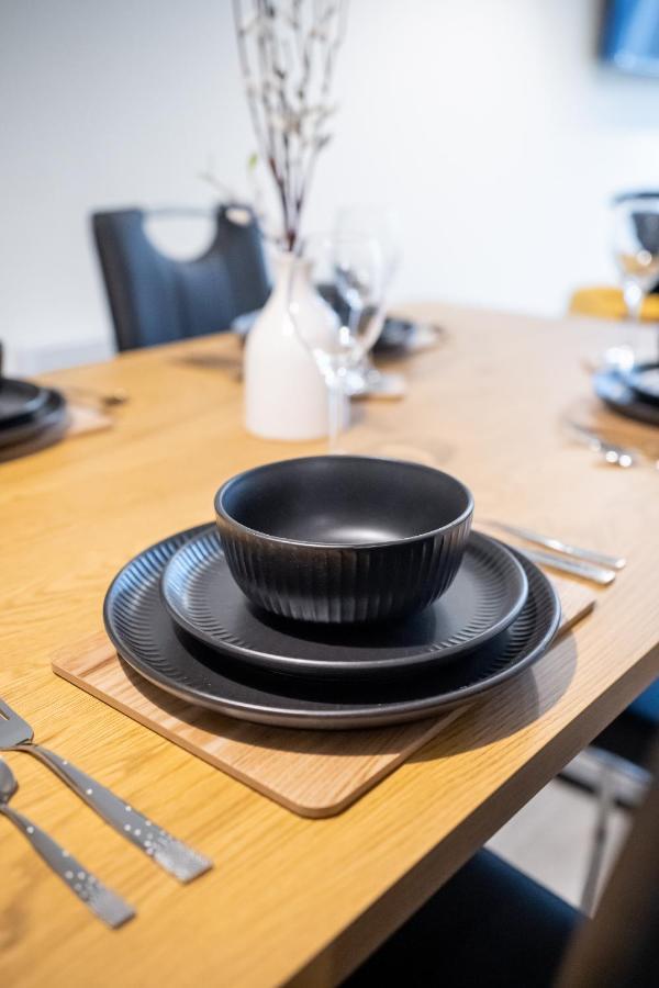 Bv Spacious 1-Bedroom Apartment Close To Town Center - Sleeps 6 Bradford  Bagian luar foto