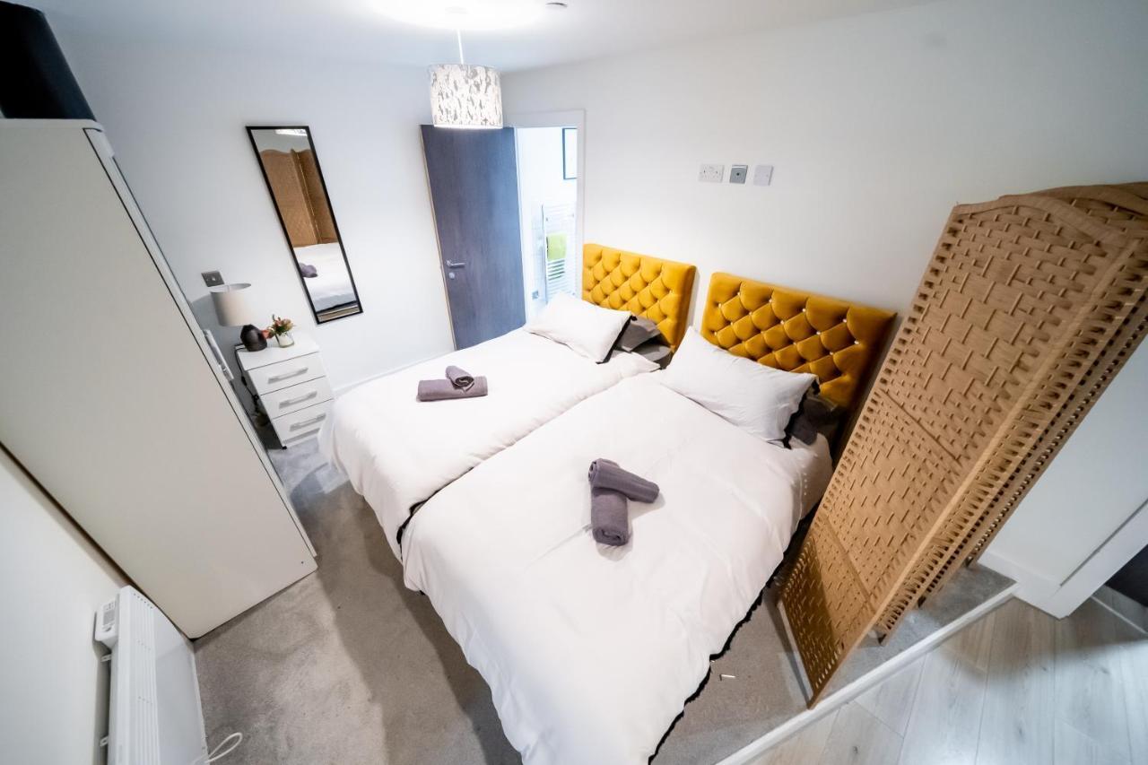 Bv Spacious 1-Bedroom Apartment Close To Town Center - Sleeps 6 Bradford  Bagian luar foto