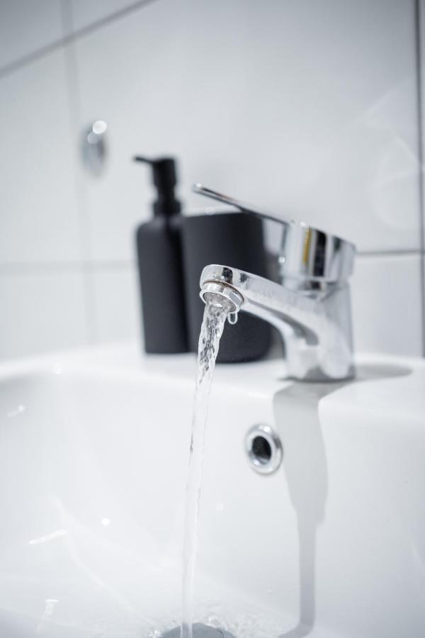 Bv Spacious 1-Bedroom Apartment Close To Town Center - Sleeps 6 Bradford  Bagian luar foto
