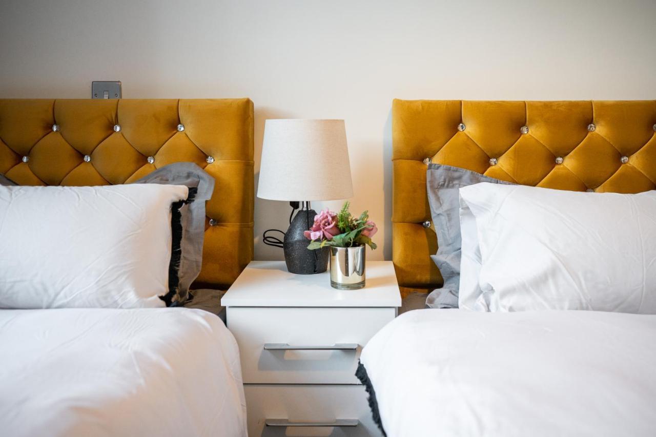Bv Spacious 1-Bedroom Apartment Close To Town Center - Sleeps 6 Bradford  Bagian luar foto