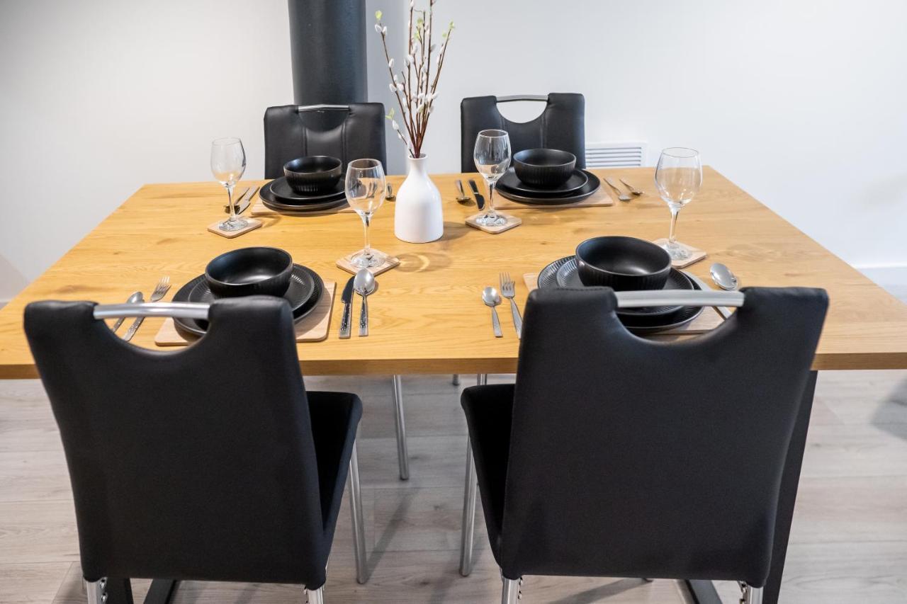 Bv Spacious 1-Bedroom Apartment Close To Town Center - Sleeps 6 Bradford  Bagian luar foto