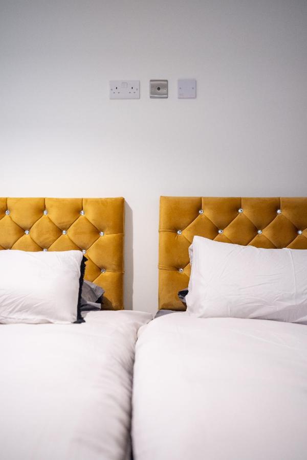 Bv Spacious 1-Bedroom Apartment Close To Town Center - Sleeps 6 Bradford  Bagian luar foto
